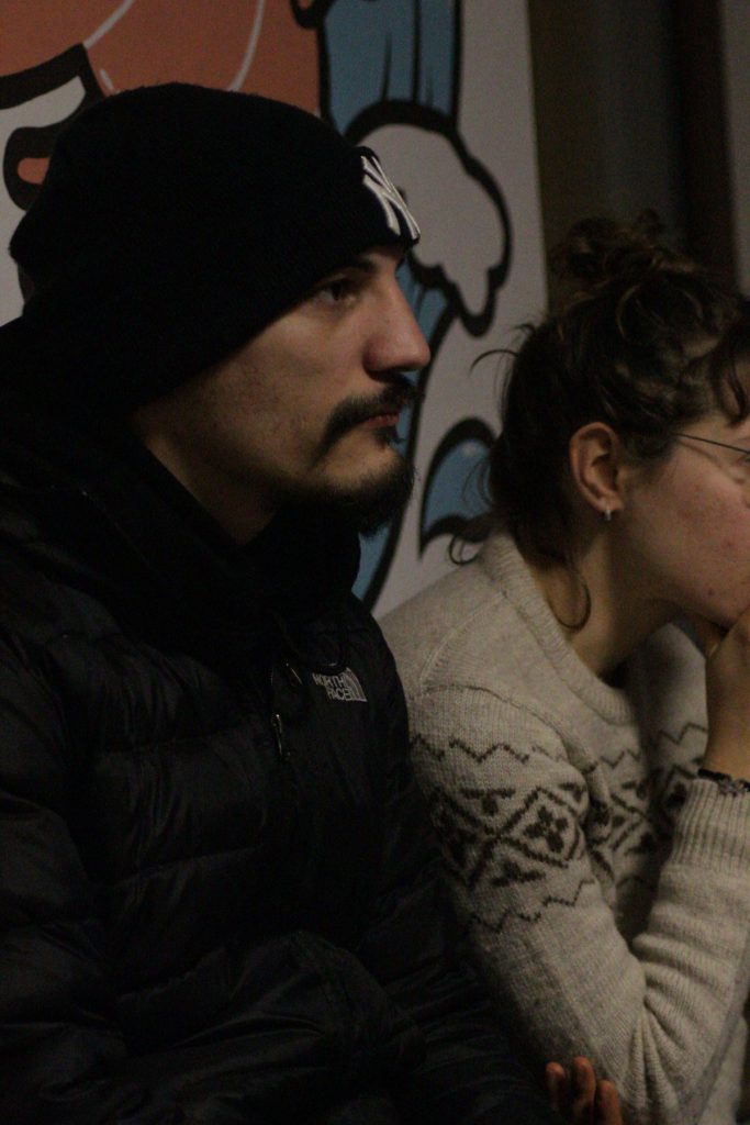 Due giovani partecipanti all'inaugurazione di Officina Morar, Dolcè